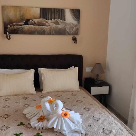 Golden Sun Apartments Родакинон Екстериор снимка