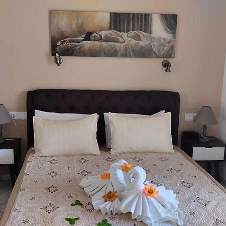 Golden Sun Apartments Родакинон Екстериор снимка