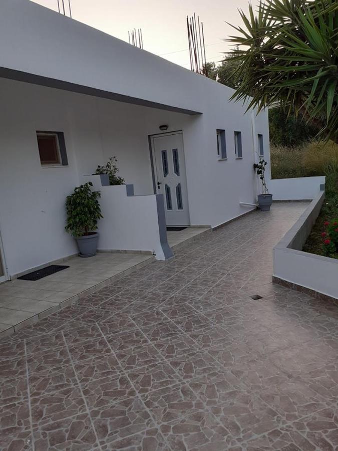 Golden Sun Apartments Родакинон Екстериор снимка