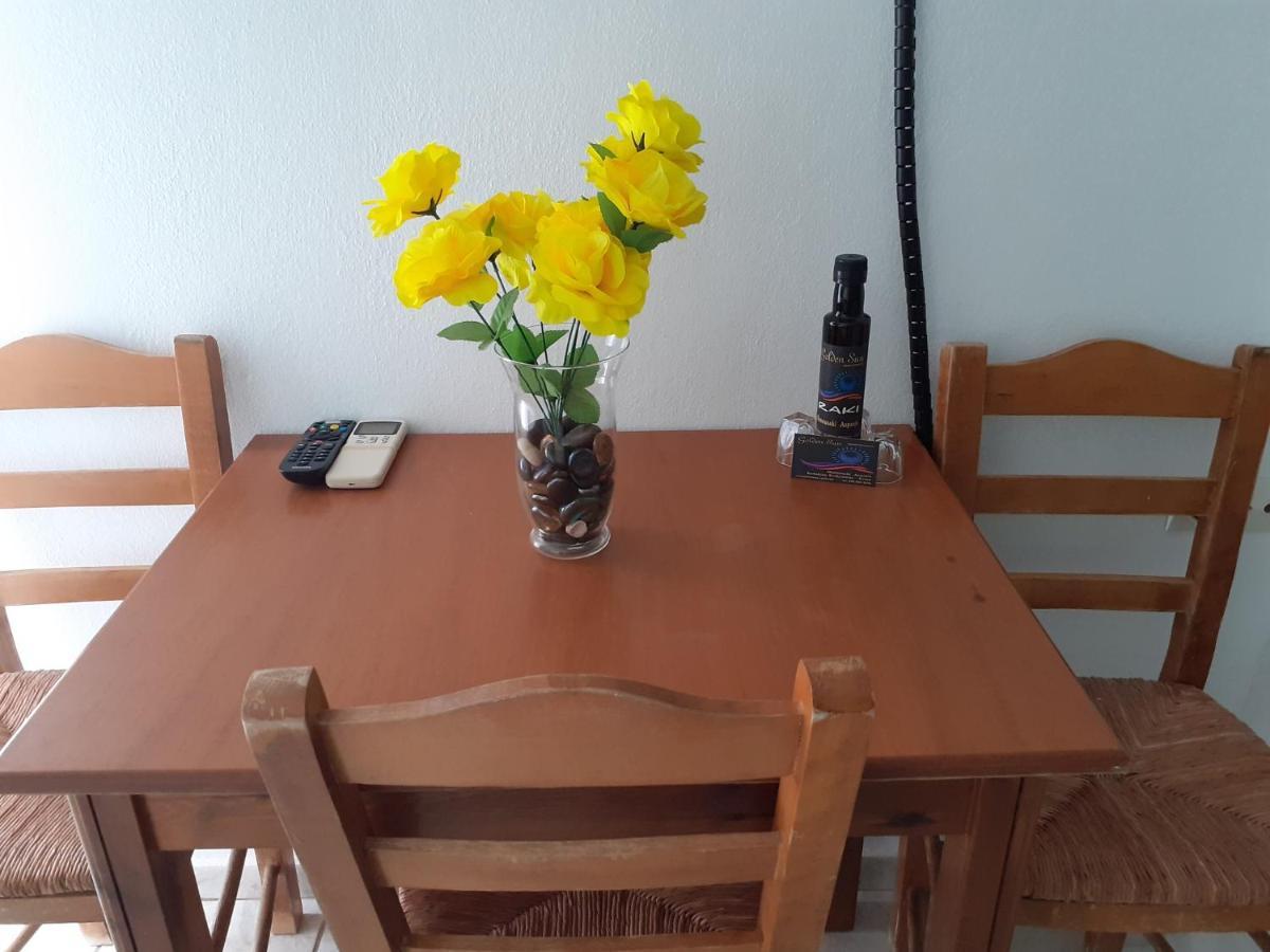 Golden Sun Apartments Родакинон Екстериор снимка