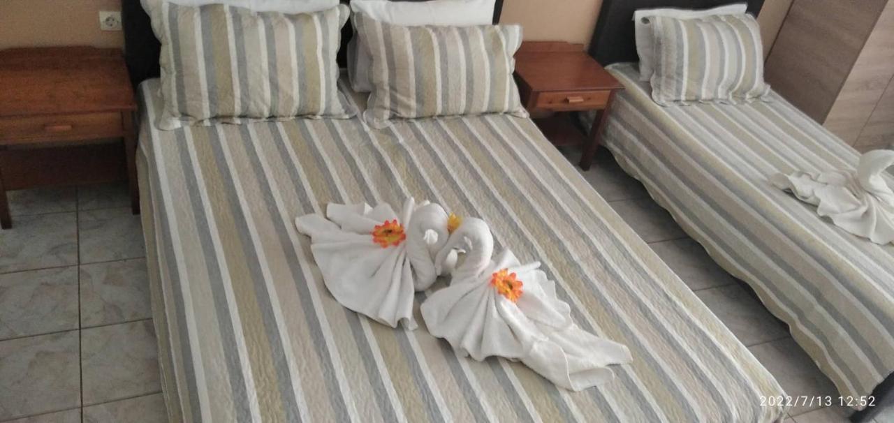 Golden Sun Apartments Родакинон Екстериор снимка