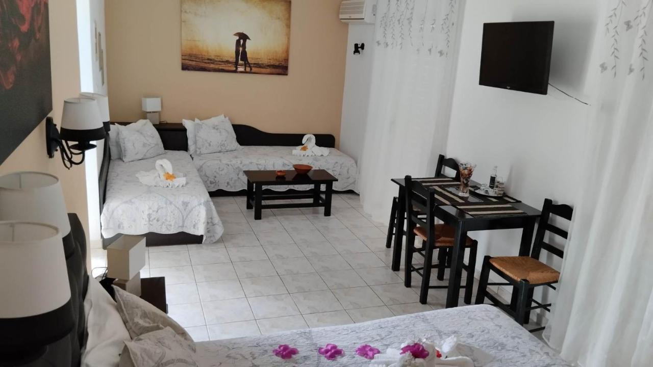 Golden Sun Apartments Родакинон Екстериор снимка