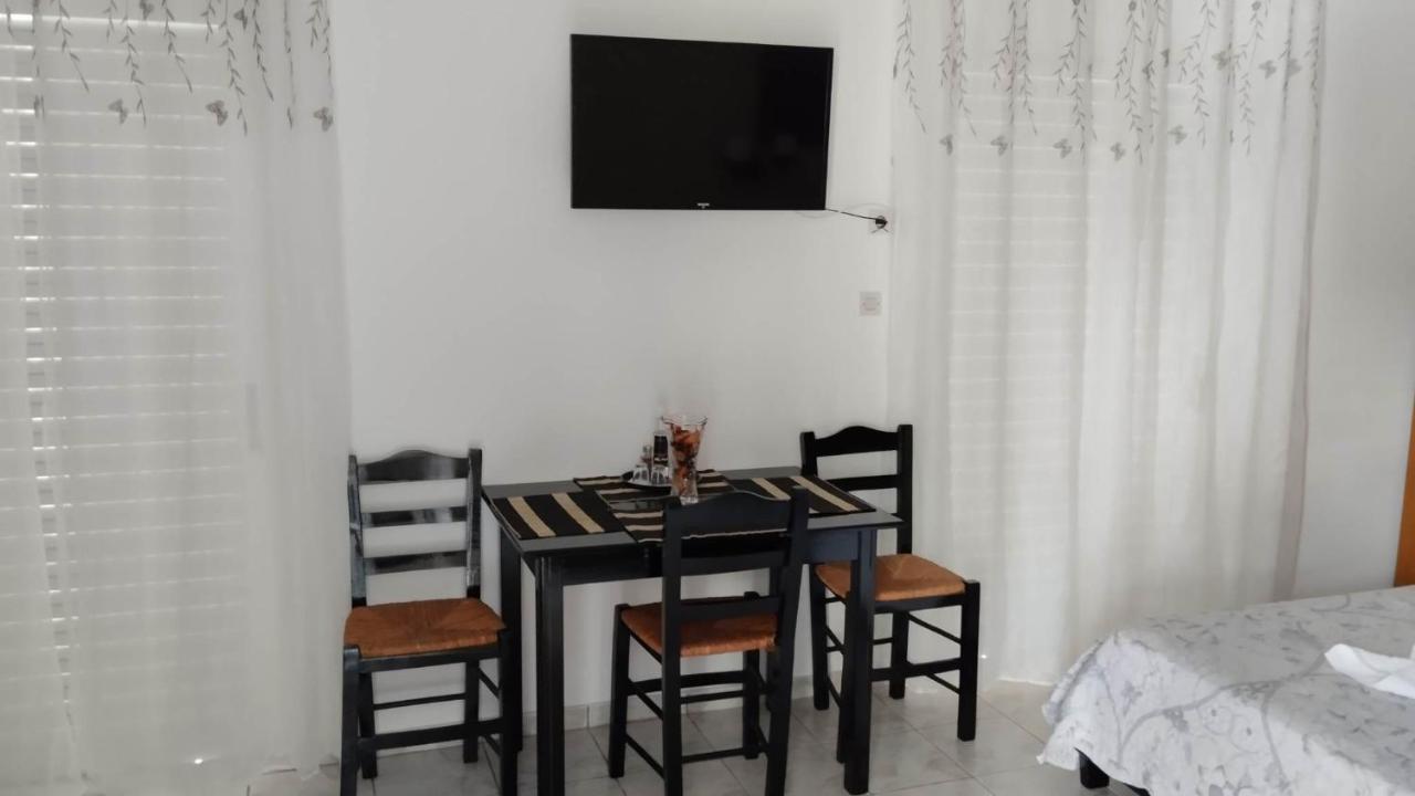 Golden Sun Apartments Родакинон Екстериор снимка
