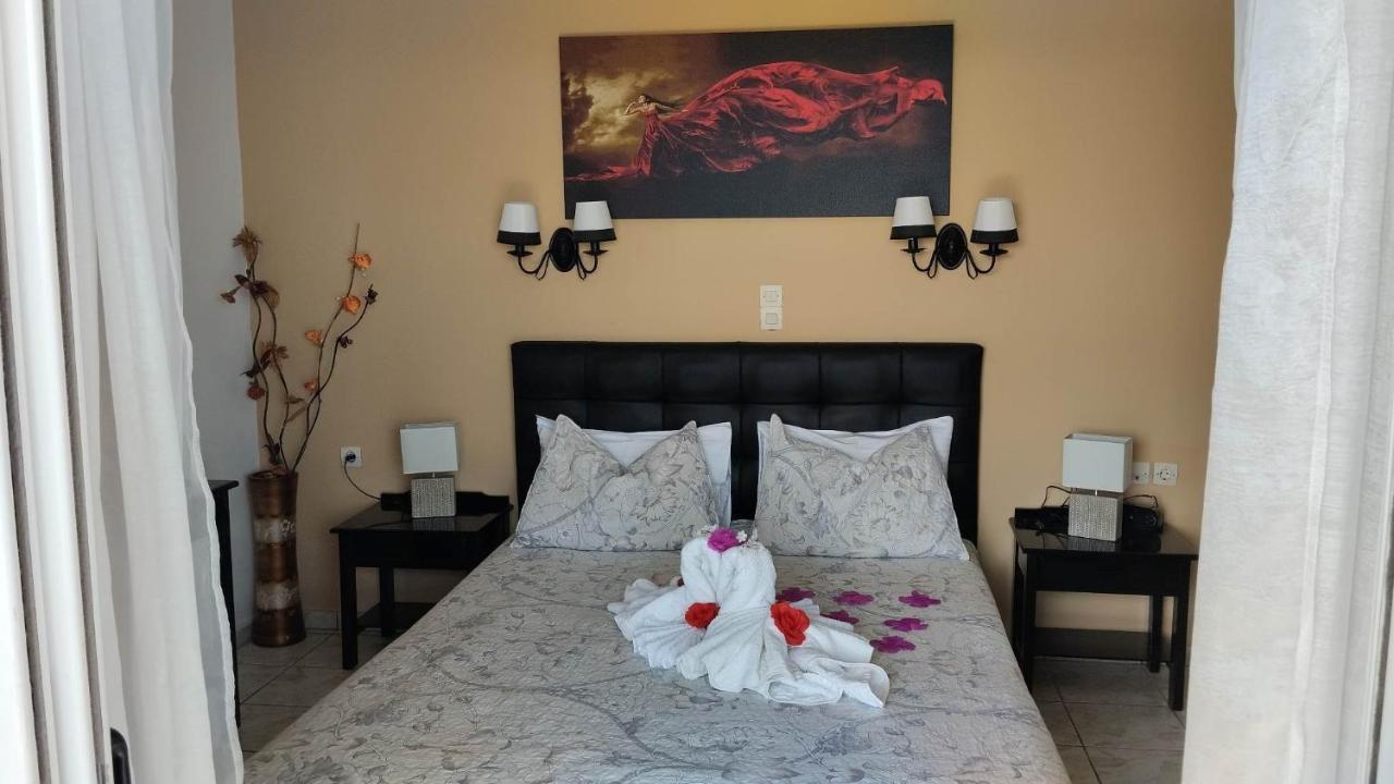 Golden Sun Apartments Родакинон Екстериор снимка