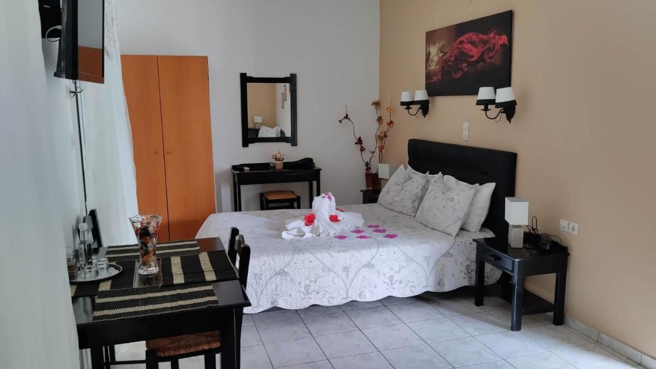 Golden Sun Apartments Родакинон Екстериор снимка