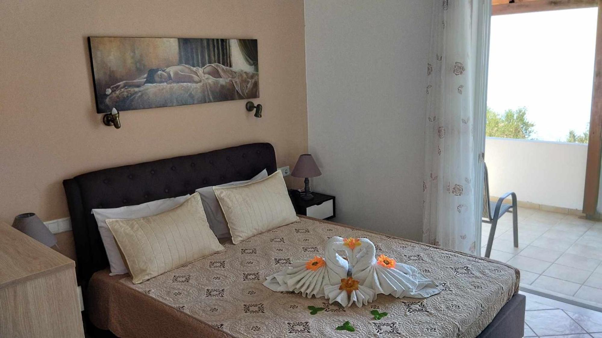 Golden Sun Apartments Родакинон Екстериор снимка