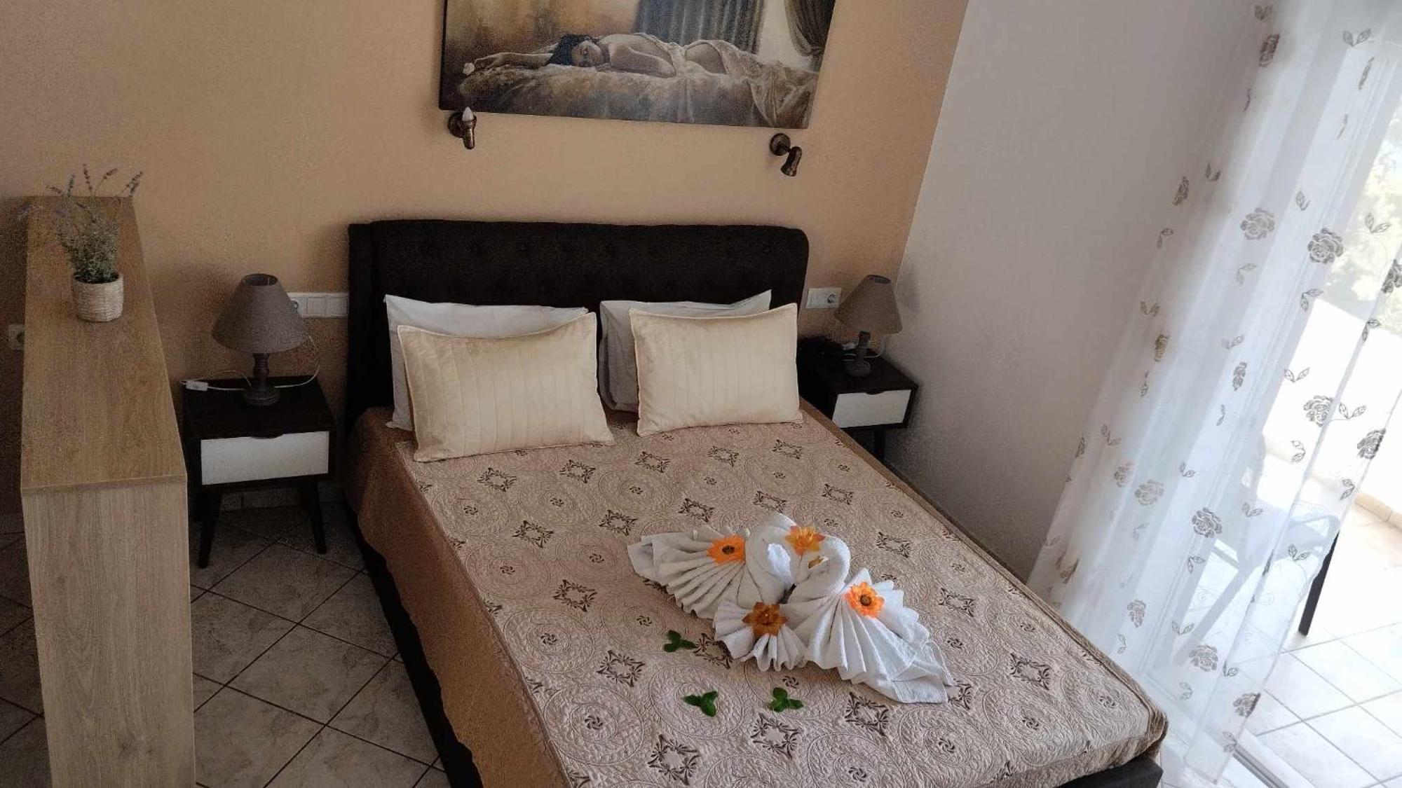 Golden Sun Apartments Родакинон Екстериор снимка